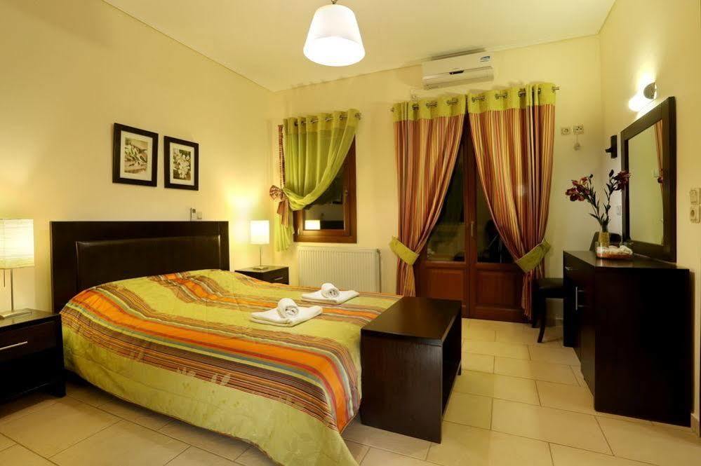 Aithra Apartments & Suites กาวริยอน ภายนอก รูปภาพ